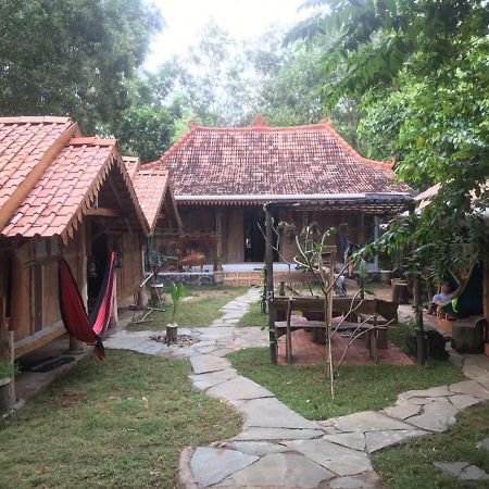 Apartamento Vh Surf Camp Pacitan Exterior foto